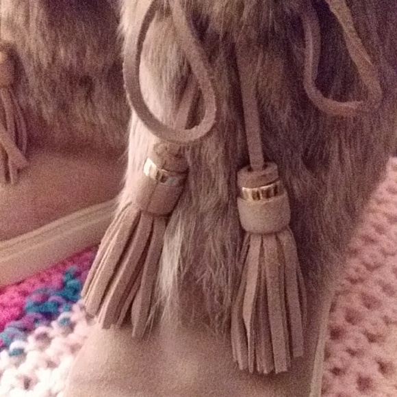 Tory Burch furry super cute boots!!!1 hour sale!!! - Picture 3 of 6